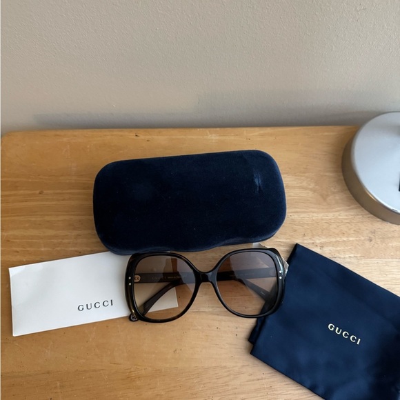 Gucci Black Sunglasses Classic Full-Rim Design - Picture 1 of 10